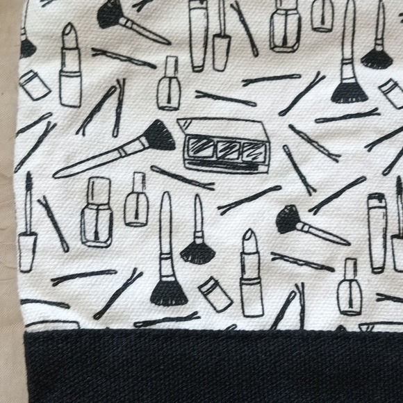 Makeup Pattern Clutch Makeup Black and White, Cosmetic Bags. - Picture 3 of 9